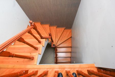 Casa à venda com 231m², 3 quartos e 5 vagas Casa à venda com 231m², 3 quartos e 5 vagasEscada