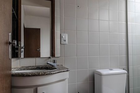 Banheiro da Suíte de apartamento para alugar com 3 quartos, 83m² em Buritis, Belo Horizonte