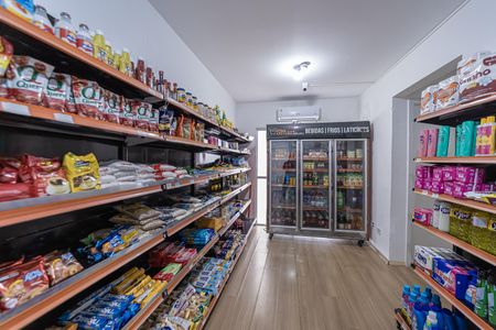 Apartamento à venda com 48m², 2 quartos e 1 vaga Apartamento à venda com 48m², 2 quartos e 1 vagaMini Mercado