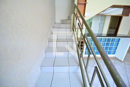 Escada de casa de condomínio à venda com 3 quartos, 170m² em Setor Bueno, Goiânia
