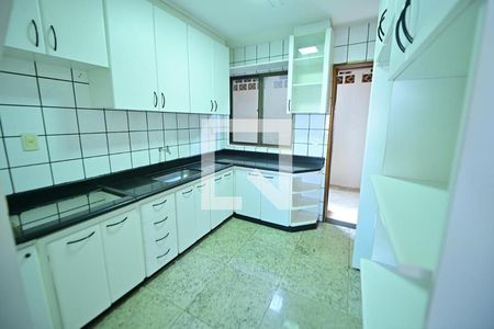 Cozinha de casa de condomínio à venda com 3 quartos, 170m² em Setor Bueno, Goiânia