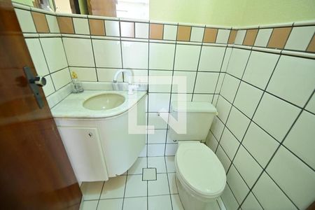 Casa de condomínio à venda com 170m², 3 quartos e 2 vagasBanheiro 