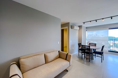 Sala de apartamento para alugar com 3 quartos, 68m² em Vila Anastácio, São Paulo