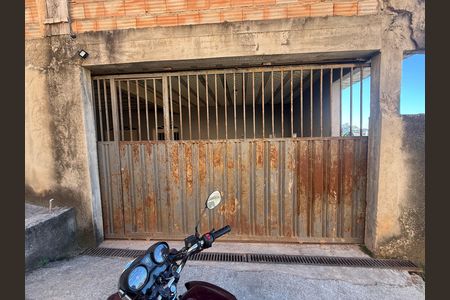 Casa à venda com 276m², 2 quartos e 2 vagas Casa à venda com 276m², 2 quartos e 2 vagasFachada
