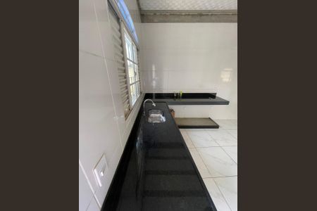 Casa à venda com 276m², 2 quartos e 2 vagas Casa à venda com 276m², 2 quartos e 2 vagasCozinha e Área de Serviço