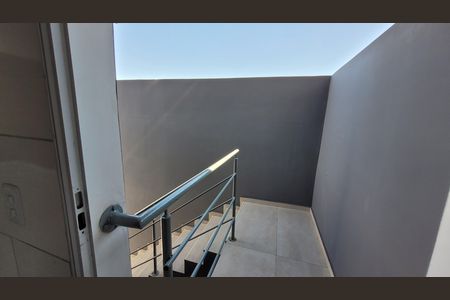 Casa para alugar com 80m², 2 quartos e 2 vagas Casa para alugar com 80m², 2 quartos e 2 vagasÁrea de Serviço - escadas acesso