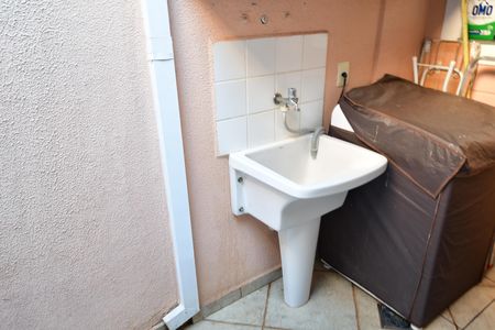 Casa de condomínio à venda com 100m², 3 quartos e 2 vagasÁrea de Serviço