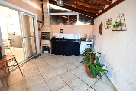 Casa de condomínio à venda com 100m², 3 quartos e 2 vagasVaranda gourmet