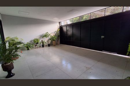 Casa à venda com 280m², 3 quartos e 2 vagas Casa à venda com 280m², 3 quartos e 2 vagasGaragem