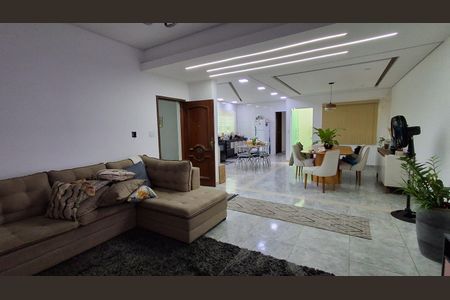 Casa à venda com 280m², 3 quartos e 2 vagas Casa à venda com 280m², 3 quartos e 2 vagasSala