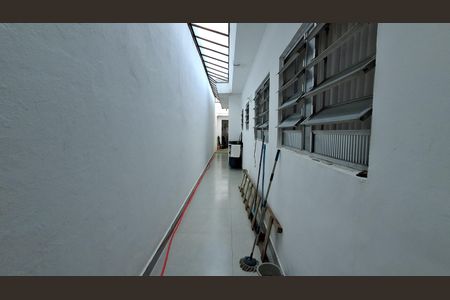 Casa à venda com 280m², 3 quartos e 2 vagas Casa à venda com 280m², 3 quartos e 2 vagasCorredor