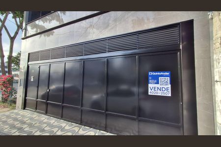 Casa à venda com 280m², 3 quartos e 2 vagas Casa à venda com 280m², 3 quartos e 2 vagasFachada