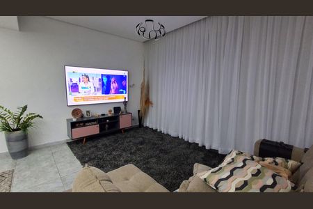 Casa à venda com 280m², 3 quartos e 2 vagas Casa à venda com 280m², 3 quartos e 2 vagasSala