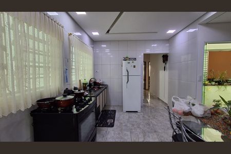 Casa à venda com 280m², 3 quartos e 2 vagas Casa à venda com 280m², 3 quartos e 2 vagasCódigo