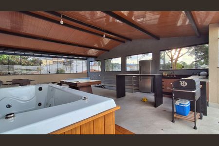 Casa à venda com 280m², 3 quartos e 2 vagas Casa à venda com 280m², 3 quartos e 2 vagasTerraço