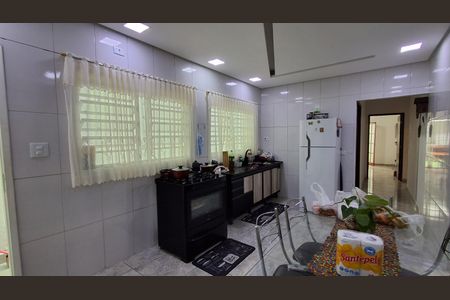Casa à venda com 280m², 3 quartos e 2 vagas Casa à venda com 280m², 3 quartos e 2 vagasCozinha