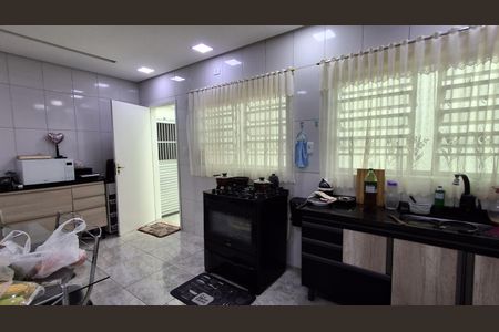Casa à venda com 280m², 3 quartos e 2 vagas Casa à venda com 280m², 3 quartos e 2 vagasCozinha
