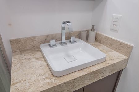Banheiro de apartamento para alugar com 1 quarto, 34m² em Campo Belo, São Paulo