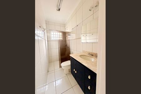 Casa à venda com 164m², 2 quartos e 2 vagasBanheiro da Suíte