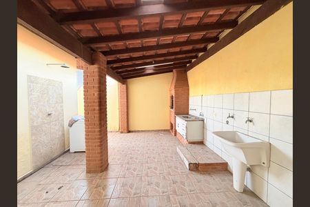 Casa à venda com 164m², 2 quartos e 2 vagasQuintal com churrasqueira e área de serviço