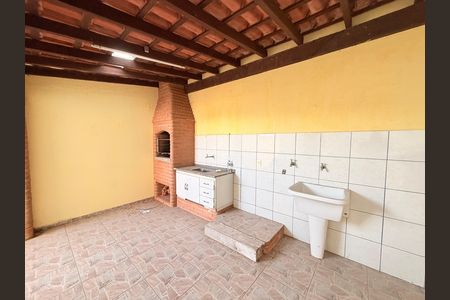 Casa à venda com 164m², 2 quartos e 2 vagasQuintal com churrasqueira e área de serviço