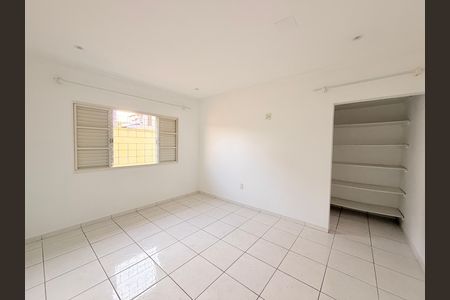 Casa à venda com 164m², 2 quartos e 2 vagasQuarto 1 - Suíte