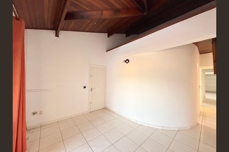 Casa à venda com 164m², 2 quartos e 2 vagasSala