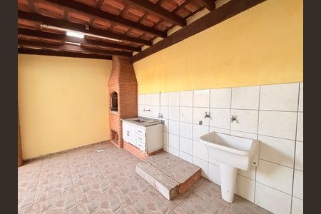 Casa à venda com 164m², 2 quartos e 2 vagasQuintal com churrasqueira e área de serviço