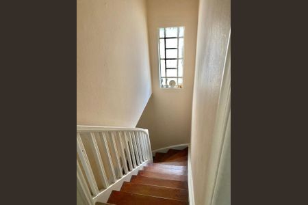 Casa à venda com 80m², 3 quartos e 1 vaga Casa à venda com 80m², 3 quartos e 1 vagaEscada