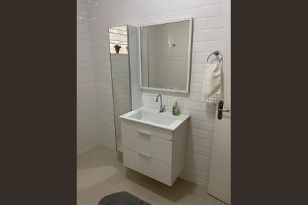 Casa à venda com 80m², 3 quartos e 1 vaga Casa à venda com 80m², 3 quartos e 1 vagaBanheiro
