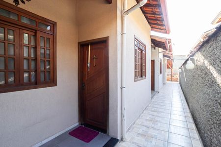 Casa de condomínio à venda com 80m², 2 quartos e 1 vaga Casa de condomínio à venda com 80m², 2 quartos e 1 vagaEntrada