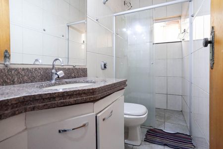 Banheiro social  de casa de condomínio à venda com 2 quartos, 80m² em Arvoredo, Contagem