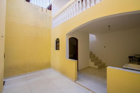 Casa à venda com 230m², 4 quartos e 2 vagas Casa à venda com 230m², 4 quartos e 2 vagasQuintal