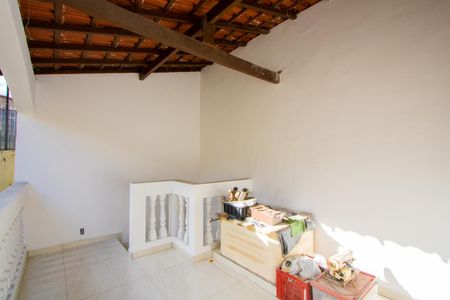 Casa à venda com 230m², 4 quartos e 2 vagas Casa à venda com 230m², 4 quartos e 2 vagasTerraço