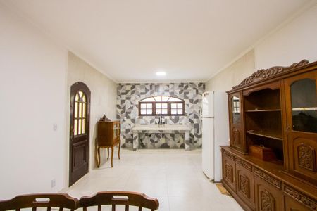 Casa à venda com 230m², 4 quartos e 2 vagas Casa à venda com 230m², 4 quartos e 2 vagasCozinha