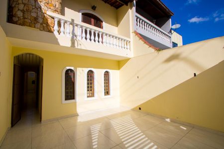 Casa à venda com 230m², 4 quartos e 2 vagas Casa à venda com 230m², 4 quartos e 2 vagasVaga da garagem
