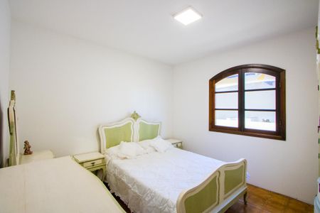 Casa à venda com 230m², 4 quartos e 2 vagas Casa à venda com 230m², 4 quartos e 2 vagasQuarto 3