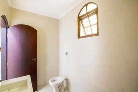 Casa à venda com 230m², 4 quartos e 2 vagas Casa à venda com 230m², 4 quartos e 2 vagasBanheiro social 2