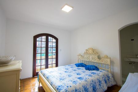 Casa à venda com 230m², 4 quartos e 2 vagas Casa à venda com 230m², 4 quartos e 2 vagasQuarto 1 - Suíte