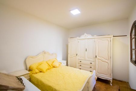Casa à venda com 230m², 4 quartos e 2 vagas Casa à venda com 230m², 4 quartos e 2 vagasQuarto 2