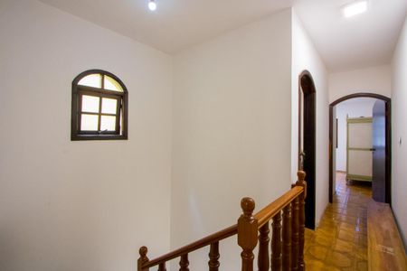 Casa à venda com 230m², 4 quartos e 2 vagas Casa à venda com 230m², 4 quartos e 2 vagasCorredor superior