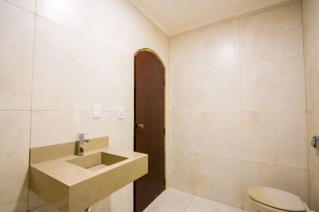 Casa à venda com 230m², 4 quartos e 2 vagas Casa à venda com 230m², 4 quartos e 2 vagasBanheiro social 1
