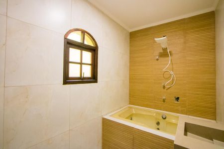 Casa à venda com 230m², 4 quartos e 2 vagas Casa à venda com 230m², 4 quartos e 2 vagasBanheiro social 1