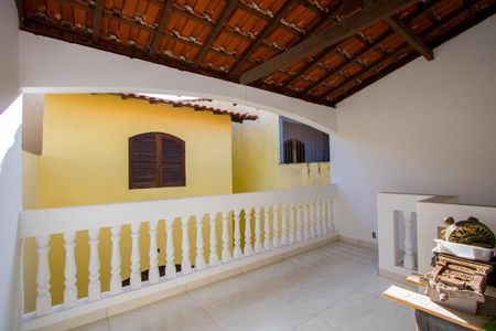 Casa à venda com 230m², 4 quartos e 2 vagas Casa à venda com 230m², 4 quartos e 2 vagasTerraço