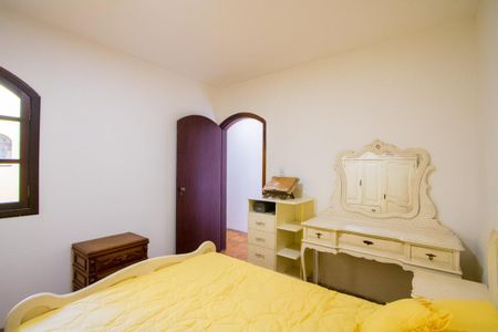 Casa à venda com 230m², 4 quartos e 2 vagas Casa à venda com 230m², 4 quartos e 2 vagasQuarto 2