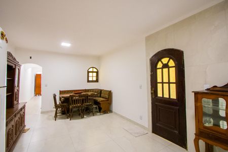 Casa à venda com 230m², 4 quartos e 2 vagas Casa à venda com 230m², 4 quartos e 2 vagasCozinha
