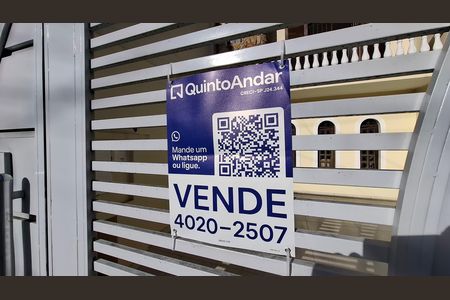 Casa à venda com 230m², 4 quartos e 2 vagas Casa à venda com 230m², 4 quartos e 2 vagasPlaquinha