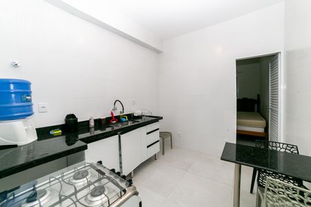 Cozinha de kitnet/studio para alugar com 1 quarto, 30m² em Santa Cruz, Belo Horizonte