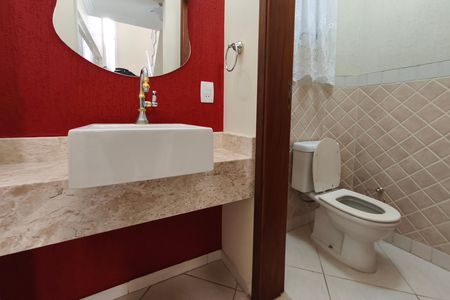 Casa de condomínio para alugar com 220m², 3 quartos e 2 vagasLavabo