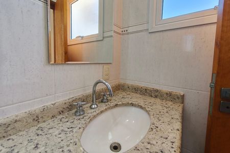 Casa de condomínio para alugar com 220m², 3 quartos e 2 vagasBanheiro Suíte